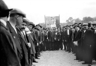 Les volontaires juifs à Paris. 1914 © Maurice Branger / Roger-Viollet