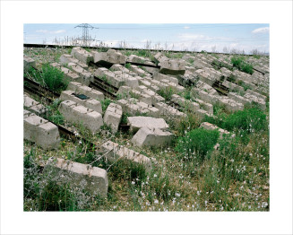 Laetitia Tura, Je suis pas mort, je suis là (titre de la série) : Repères – les rails. Naïma, Maroc, 2012