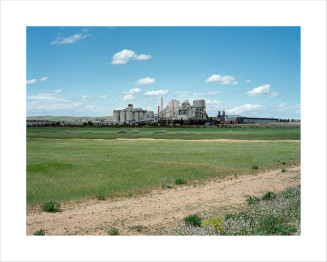 Laetitia Tura, Je suis pas mort, je suis là (titre de la série) : Repères – l’usine. Naïma, Maroc, 2012. 