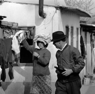 Le bidonville portugais de Champigny-sur-Marne, Paul Almasy, 1963 © Musée national de l'histoire et des cultures de l'immigration