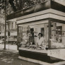 La boutique de confiserie de M. et Mme Khachérian à Valence dans les années 60 © Collection particulière Maggy Baron, Atelier du Bruit