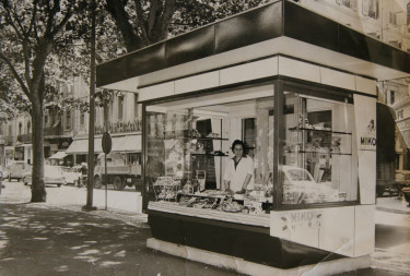 La boutique de confiserie de M. et Mme Khachérian à Valence dans les années 60 © Collection particulière Maggy Baron, Atelier du Bruit