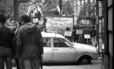 Rassemblement au canal Saint-Martin à Paris organisé par le Collectif Jeunes