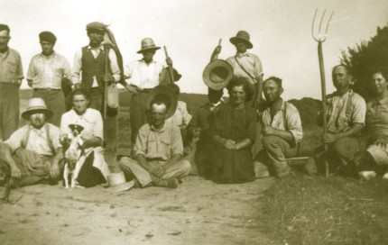 1936. Italian farmers in the Gers