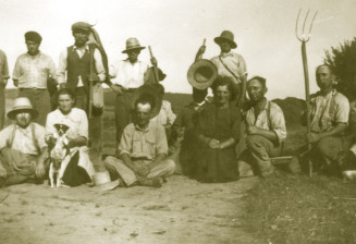 1936. Italian farmers in the Gers