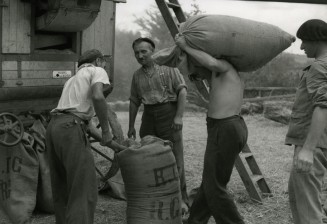 Monsieur Bovero et ses fils, Gers 1946. © Jean Dieuzaide