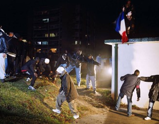 Mohamed Bourouissa, La République, 2006, série Périphéries. Musée national de l'histoire de l'immigration