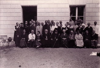 Portrait de groupe des résidents, 1928. Dépôt association Maison russe © Musée nationale de l'histoire de l'immigration