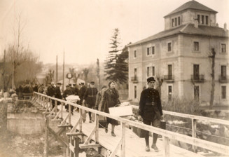 Retirada. Bourg Madame: the border bridge