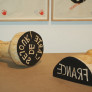 Barthélémy Toguo, Carte de séjour (tampon), 2010, Sculpture en bois, 24 x 46 x 26 cm. Musée national de l'histoire et des cultures de l'immigration.